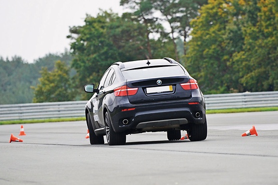 Vehículo en circuito de pruebas