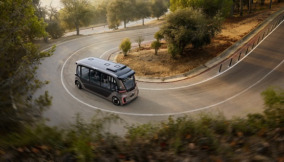 La navette ZF roule dans la rue