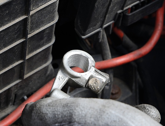 Battery terminal clamp cleaned